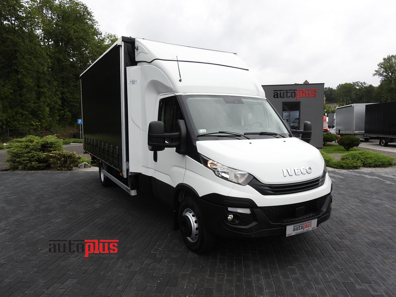 IVECO DAILY 70C18 TARPAULIN LIFT 12 PALLETS WEBASTO CRUISE CONTROL TWIN WHEELS AIR CONDITIONING 180HP - Furgoneta con lona: foto 1 IVECO DAILY 70C18 TARPAULIN LIFT 12 PALLETS WEBASTO CRUISE CONTROL TWIN WHEELS AIR CONDITIONING 180HP - Furgoneta con lona: foto 1