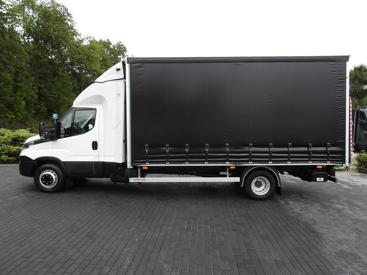 Leasing de IVECO DAILY 70C18 TARPAULIN LIFT 12 PALLETS WEBASTO CRUISE CONTROL TWIN WHEELS AIR CONDITIONING  180HP IVECO DAILY 70C18 TARPAULIN LIFT 12 PALLETS WEBASTO CRUISE CONTROL TWIN WHEELS AIR CONDITIONING  180HP: foto 10