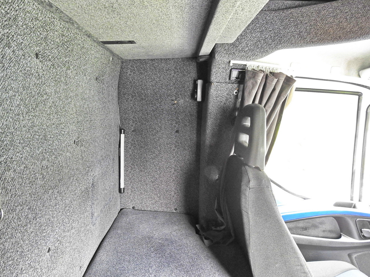 Leasing de IVECO DAILY 70C18 TARPAULIN LIFT 12 PALLETS WEBASTO CRUISE CONTROL TWIN WHEELS AIR CONDITIONING  180HP IVECO DAILY 70C18 TARPAULIN LIFT 12 PALLETS WEBASTO CRUISE CONTROL TWIN WHEELS AIR CONDITIONING  180HP: foto 46