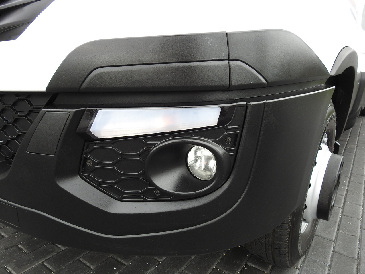 Leasing de IVECO DAILY 70C18 TARPAULIN LIFT 12 PALLETS WEBASTO CRUISE CONTROL TWIN WHEELS AIR CONDITIONING  180HP IVECO DAILY 70C18 TARPAULIN LIFT 12 PALLETS WEBASTO CRUISE CONTROL TWIN WHEELS AIR CONDITIONING  180HP: foto 19
