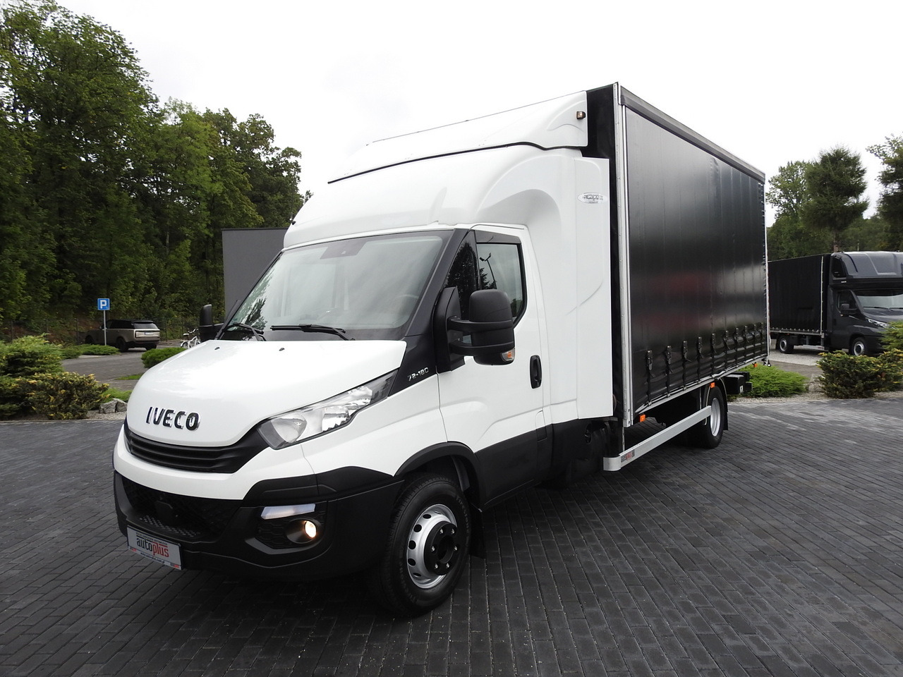 Leasing de IVECO DAILY 70C18 TARPAULIN LIFT 12 PALLETS WEBASTO CRUISE CONTROL TWIN WHEELS AIR CONDITIONING  180HP IVECO DAILY 70C18 TARPAULIN LIFT 12 PALLETS WEBASTO CRUISE CONTROL TWIN WHEELS AIR CONDITIONING  180HP: foto 20