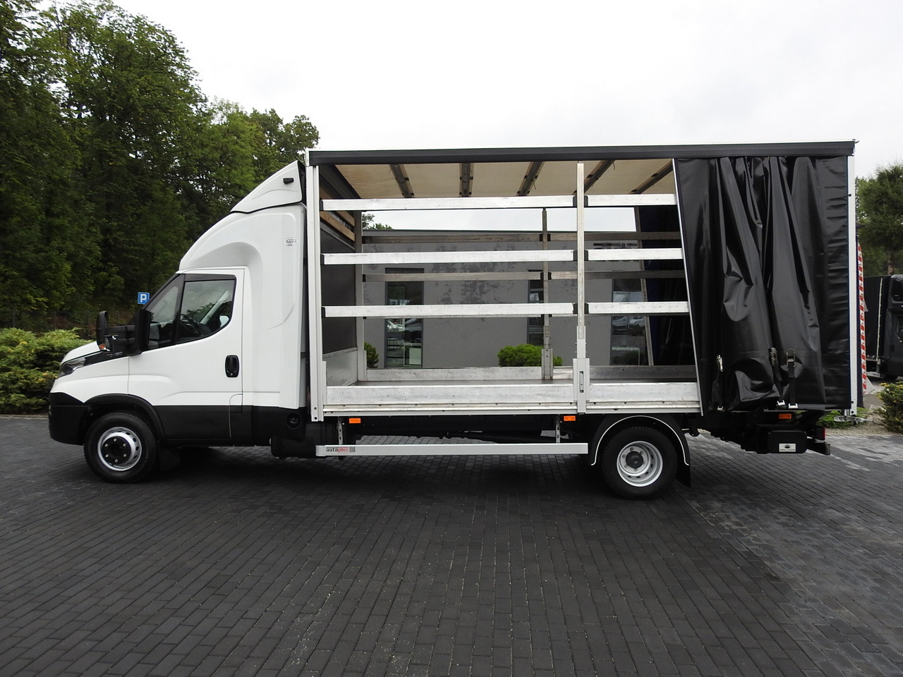 Leasing de IVECO DAILY 70C18 TARPAULIN LIFT 12 PALLETS WEBASTO CRUISE CONTROL TWIN WHEELS AIR CONDITIONING  180HP IVECO DAILY 70C18 TARPAULIN LIFT 12 PALLETS WEBASTO CRUISE CONTROL TWIN WHEELS AIR CONDITIONING  180HP: foto 9