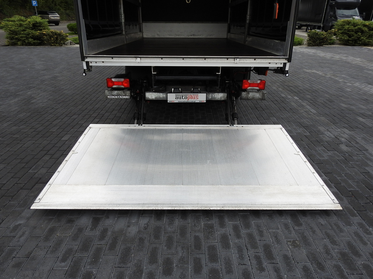 Leasing de IVECO DAILY 70C18 TARPAULIN LIFT 12 PALLETS WEBASTO CRUISE CONTROL TWIN WHEELS AIR CONDITIONING  180HP IVECO DAILY 70C18 TARPAULIN LIFT 12 PALLETS WEBASTO CRUISE CONTROL TWIN WHEELS AIR CONDITIONING  180HP: foto 14
