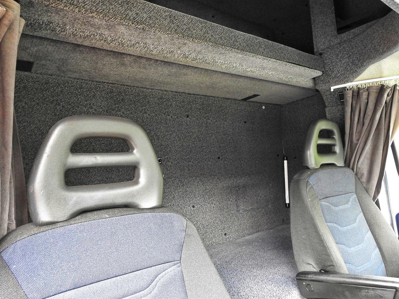 Leasing de IVECO DAILY 70C18 TARPAULIN LIFT 12 PALLETS WEBASTO CRUISE CONTROL TWIN WHEELS AIR CONDITIONING  180HP IVECO DAILY 70C18 TARPAULIN LIFT 12 PALLETS WEBASTO CRUISE CONTROL TWIN WHEELS AIR CONDITIONING  180HP: foto 44