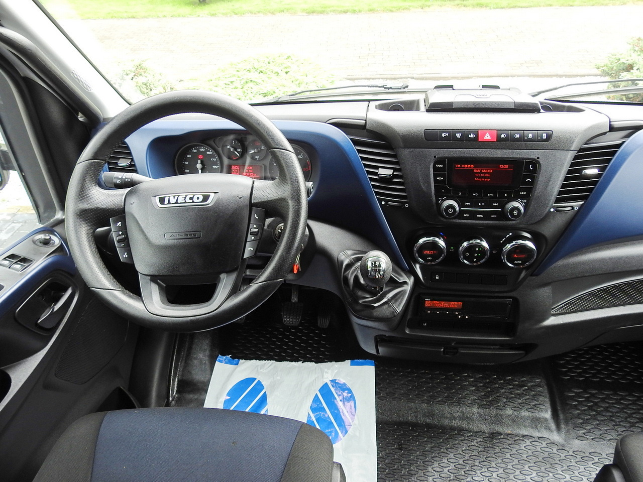 Leasing de IVECO DAILY 70C18 TARPAULIN LIFT 12 PALLETS WEBASTO CRUISE CONTROL TWIN WHEELS AIR CONDITIONING  180HP IVECO DAILY 70C18 TARPAULIN LIFT 12 PALLETS WEBASTO CRUISE CONTROL TWIN WHEELS AIR CONDITIONING  180HP: foto 33