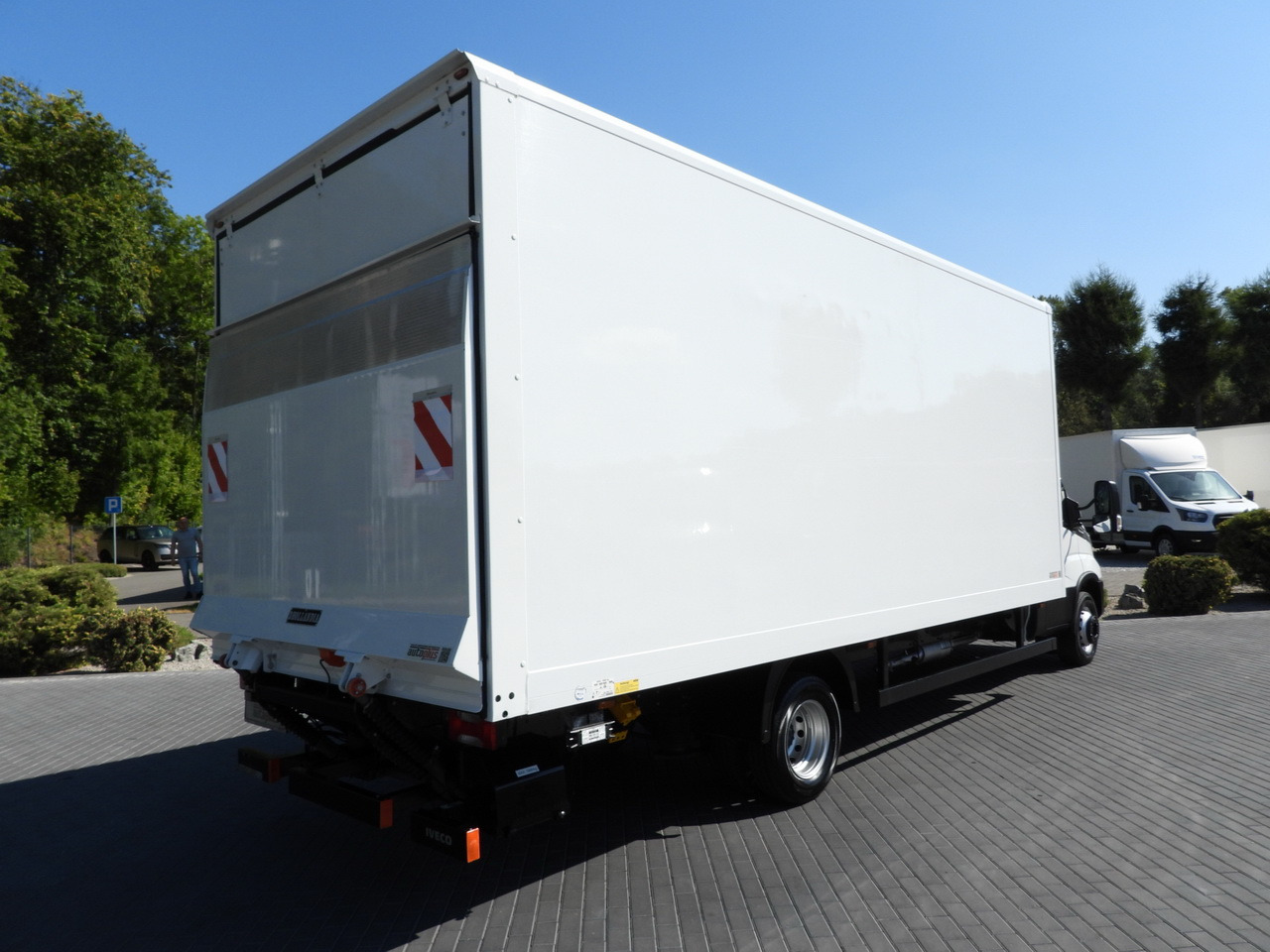 IVECO DAILY 72C18 LIFT 14 PALLETS CRUISE CONTROL PNEUMATICS AUTOMATIC TRANSMISSION HI-MATIC TWIN WHEELS AIR CONDITIONING 180HP - Camión caja cerrada: foto 3 IVECO DAILY 72C18 LIFT 14 PALLETS CRUISE CONTROL PNEUMATICS AUTOMATIC TRANSMISSION HI-MATIC TWIN WHEELS AIR CONDITIONING 180HP - Camión caja cerrada: foto 3