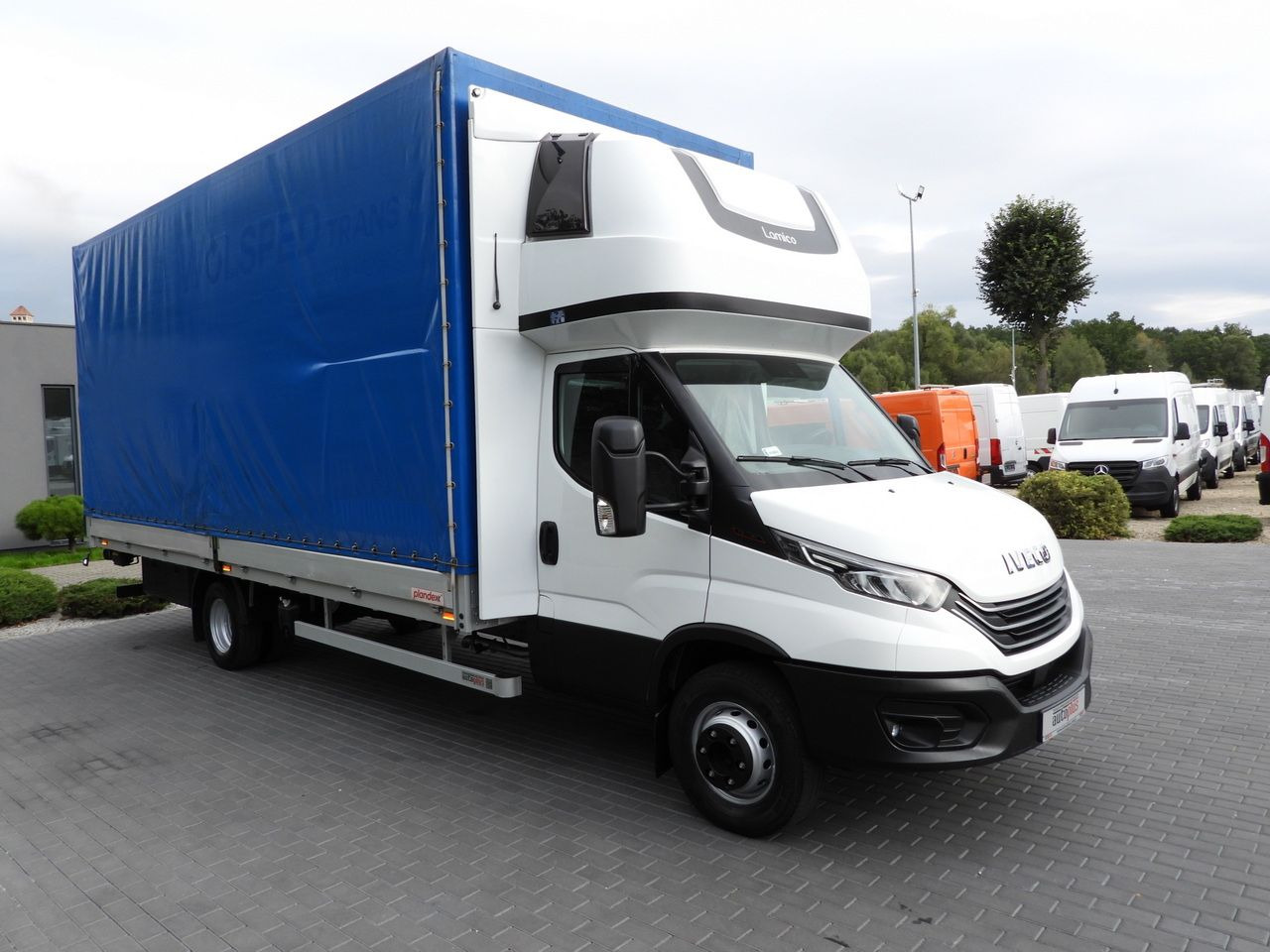 IVECO DAILY 72C18 TARPAULIN LIFT 14 PALLETS WEBASTO CRUISE CONTROL LED LIGHTS TWIN WHEELS AIR CONDITIONING 180HP - Camión lona: foto 4 IVECO DAILY 72C18 TARPAULIN LIFT 14 PALLETS WEBASTO CRUISE CONTROL LED LIGHTS TWIN WHEELS AIR CONDITIONING 180HP - Camión lona: foto 4