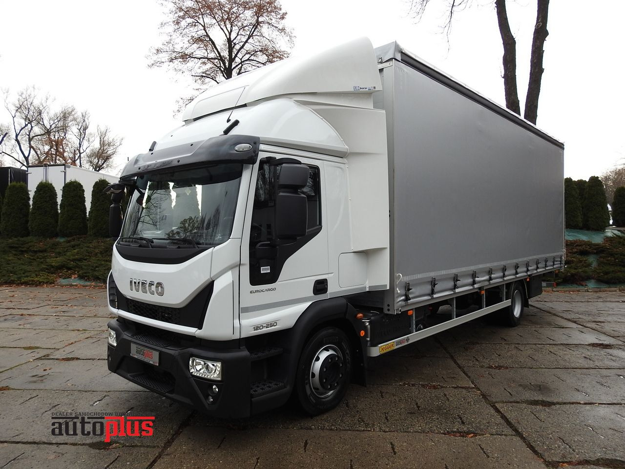 IVECO EUROCARGO 120-250 NEW TARPAULIN LIFT 18 PALLETS WEBASTO CRUISE CONTROL AIR CONDITIONING LED LIGHTS PNEUMATICS AUTOMATIC TRANSMISSION HI-MATIC 250HP - Furgoneta con lona: foto 1 IVECO EUROCARGO 120-250 NEW TARPAULIN LIFT 18 PALLETS WEBASTO CRUISE CONTROL AIR CONDITIONING LED LIGHTS PNEUMATICS AUTOMATIC TRANSMISSION HI-MATIC 250HP - Furgoneta con lona: foto 1