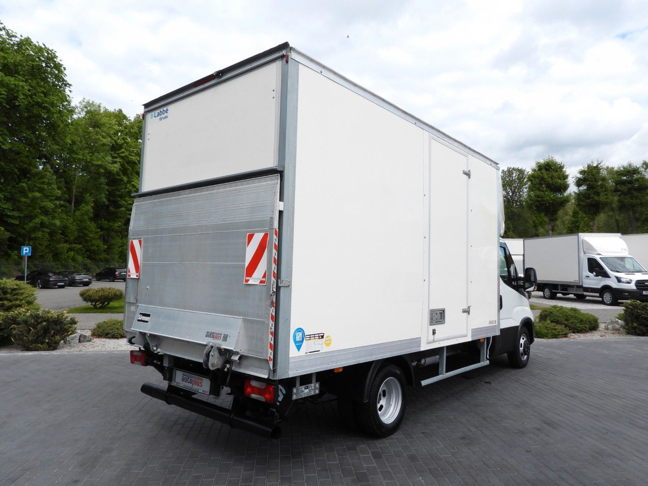Iveco DAILY 35C16 KOFFER AUFZUG 8 PALETTEN TEMPOMAT Iveco DAILY 35C16 KOFFER AUFZUG 8 PALETTEN TEMPOMAT - Furgoneta caja cerrada: foto 3 Iveco DAILY 35C16 KOFFER AUFZUG 8 PALETTEN TEMPOMAT Iveco DAILY 35C16 KOFFER AUFZUG 8 PALETTEN TEMPOMAT - Furgoneta caja cerrada: foto 3