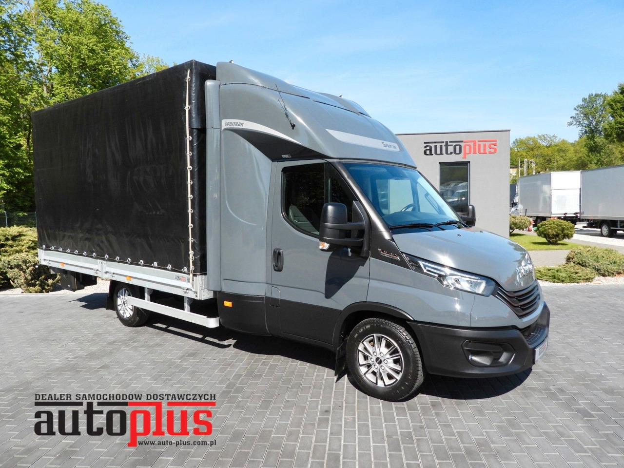 Iveco DAILY 35S18 PRITSCHE PLANE 10 PALETTEN WEBASTO - Furgoneta con lona, Furgoneta combi: foto 1 Iveco DAILY 35S18 PRITSCHE PLANE 10 PALETTEN WEBASTO - Furgoneta con lona, Furgoneta combi: foto 1