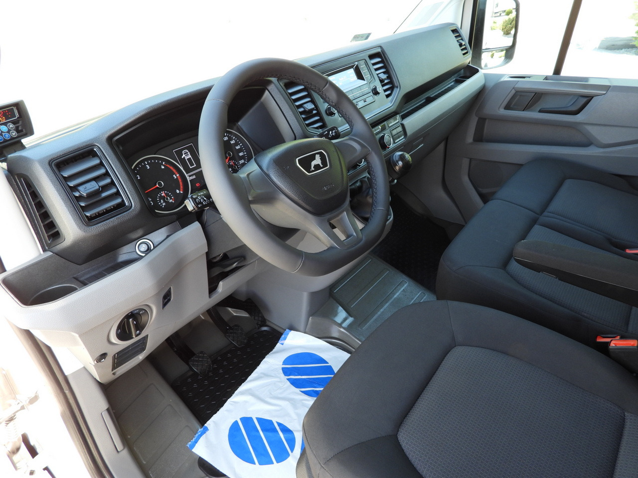 MAN TGE 3.140 REGRIGERATOR BOX -1*C 8 PALLETS HEATING FUNCTION CRUISE CONTROL PNEUMATICS AIR CONDITIONING 140HP - Furgoneta frigorifica: foto 2 MAN TGE 3.140 REGRIGERATOR BOX -1*C 8 PALLETS HEATING FUNCTION CRUISE CONTROL PNEUMATICS AIR CONDITIONING 140HP - Furgoneta frigorifica: foto 2