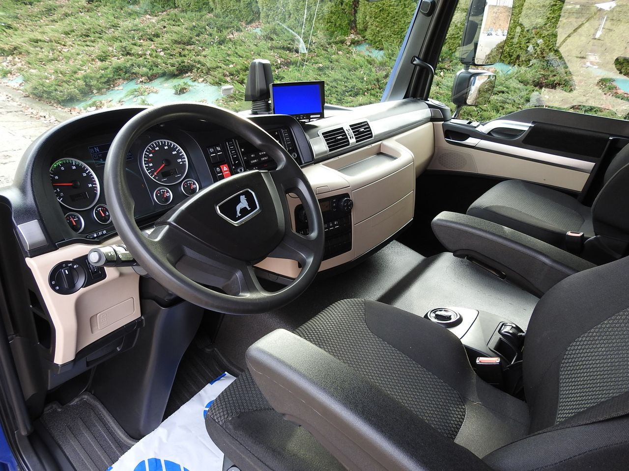 MAN TGL 12.220 BOX LIFT 18 PALLETS CRUISE CONTROLAIR CONDITIONING PNEUMATICS AUTOMATIC TWIN WHEELS 220HP - Furgoneta caja cerrada: foto 2 MAN TGL 12.220 BOX LIFT 18 PALLETS CRUISE CONTROLAIR CONDITIONING PNEUMATICS AUTOMATIC TWIN WHEELS 220HP - Furgoneta caja cerrada: foto 2