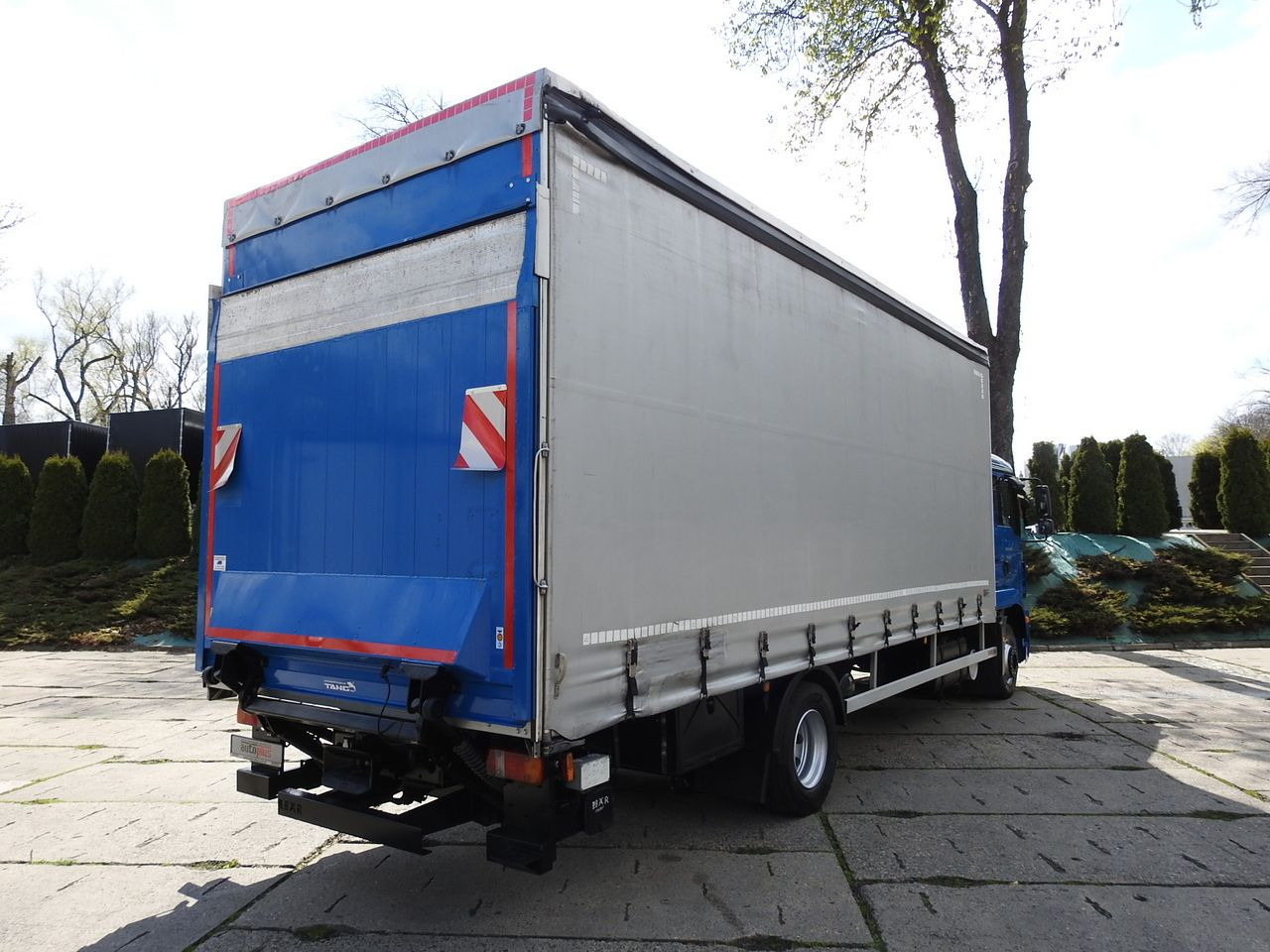 MAN TGM 15.290 TARPAULIN LIFT 18 PALLETS CRUISE CONTROL TWIN WHEELS AIR CONDITIONING 290HP - Furgoneta con lona: foto 3 MAN TGM 15.290 TARPAULIN LIFT 18 PALLETS CRUISE CONTROL TWIN WHEELS AIR CONDITIONING 290HP - Furgoneta con lona: foto 3