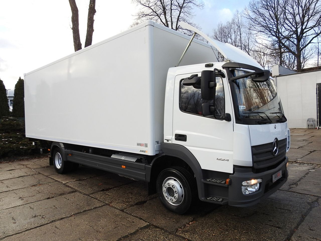 MERCEDES ATEGO 12.24 BOX LIFT 18 PALLETS CRUISE CONTROL AUTOMATIC TRANSMISSION TWIN WHEELS AIR CONDITIONING 240HP - Furgoneta caja cerrada: foto 4 MERCEDES ATEGO 12.24 BOX LIFT 18 PALLETS CRUISE CONTROL AUTOMATIC TRANSMISSION TWIN WHEELS AIR CONDITIONING 240HP - Furgoneta caja cerrada: foto 4