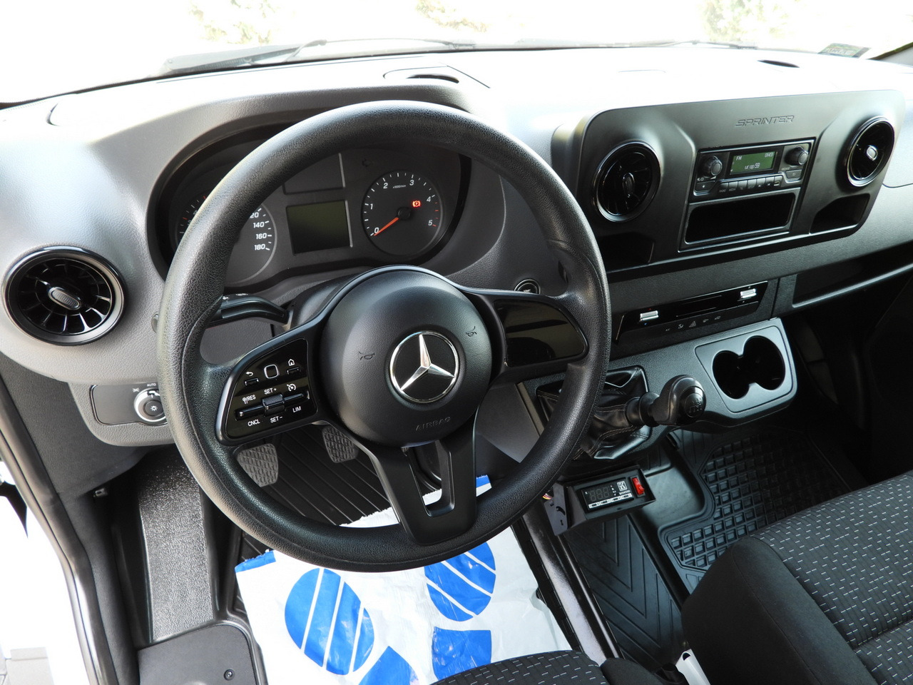 MERCEDES SPRINTER 316 REGRIGERATOR BOX 0*C LIFT 8 PALLETS CRUISE CONTROL PNEUMATICS AIR CONDITIONING  160HP - Furgoneta frigorifica: foto 2 MERCEDES SPRINTER 316 REGRIGERATOR BOX 0*C LIFT 8 PALLETS CRUISE CONTROL PNEUMATICS AIR CONDITIONING  160HP - Furgoneta frigorifica: foto 2