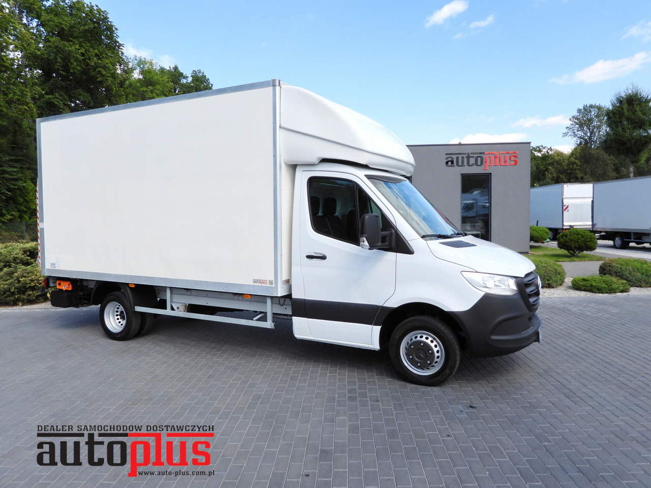 MERCEDES SPRINTER 514 BOX LIFT 8 PALLETS CRUISE CONTROL TWIN WHEELS AIR CONDITIONING 140HP - Furgoneta caja cerrada: foto 1 MERCEDES SPRINTER 514 BOX LIFT 8 PALLETS CRUISE CONTROL TWIN WHEELS AIR CONDITIONING 140HP - Furgoneta caja cerrada: foto 1