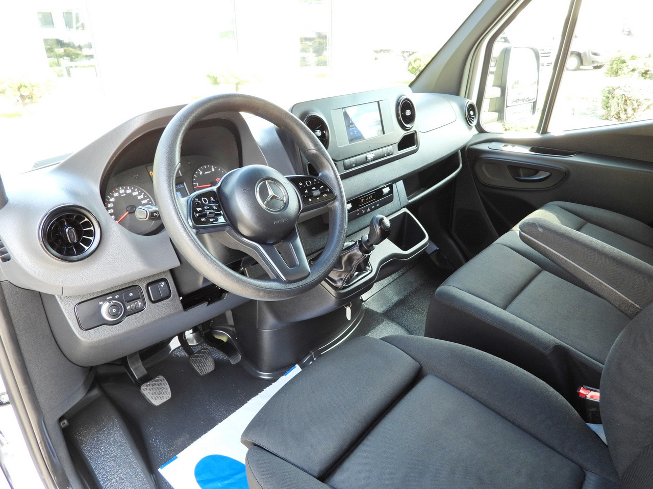 MERCEDES SPRINTER 514 BOX LIFT 8 PALLETS CRUISE CONTROL TWIN WHEELS AIR CONDITIONING 140HP - Furgoneta caja cerrada: foto 2 MERCEDES SPRINTER 514 BOX LIFT 8 PALLETS CRUISE CONTROL TWIN WHEELS AIR CONDITIONING 140HP - Furgoneta caja cerrada: foto 2