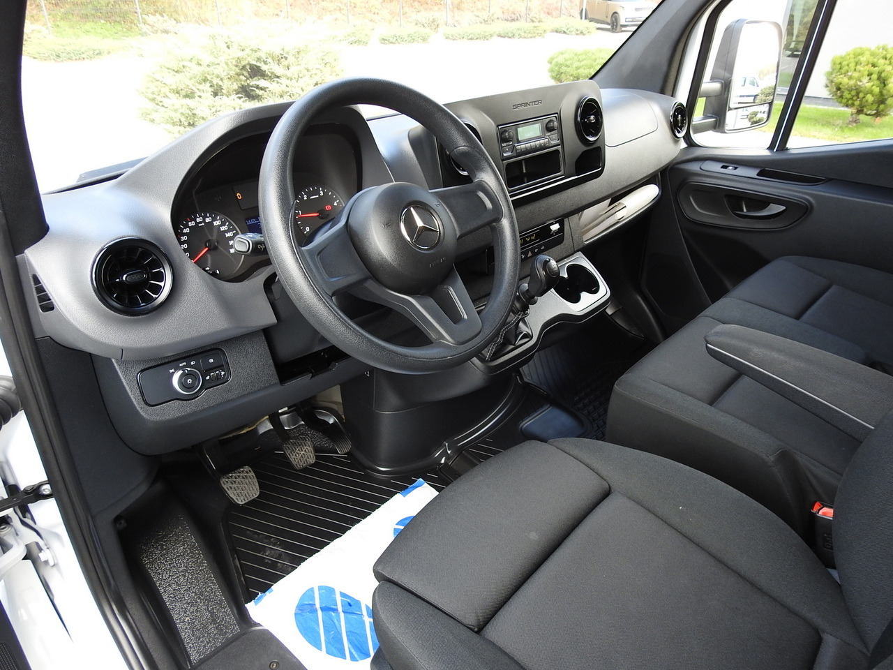 MERCEDES SPRINTER BOX LIFT 8 PALLETS AIR CONDITIONING 150HP - Furgoneta caja cerrada: foto 2 MERCEDES SPRINTER BOX LIFT 8 PALLETS AIR CONDITIONING 150HP - Furgoneta caja cerrada: foto 2