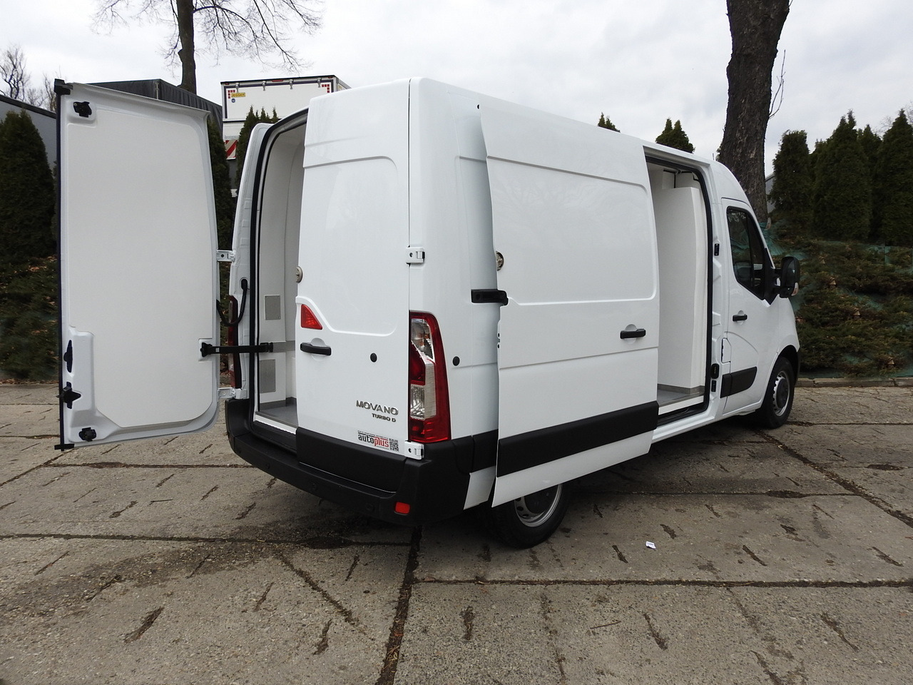 OPEL MOVANO REFRIGERATOR VAN 0*C CRUISE CONTROL NAVIGATION AIR CONDITIONING LED LIGHTS 136HP - Furgoneta frigorifica: foto 3 OPEL MOVANO REFRIGERATOR VAN 0*C CRUISE CONTROL NAVIGATION AIR CONDITIONING LED LIGHTS 136HP - Furgoneta frigorifica: foto 3