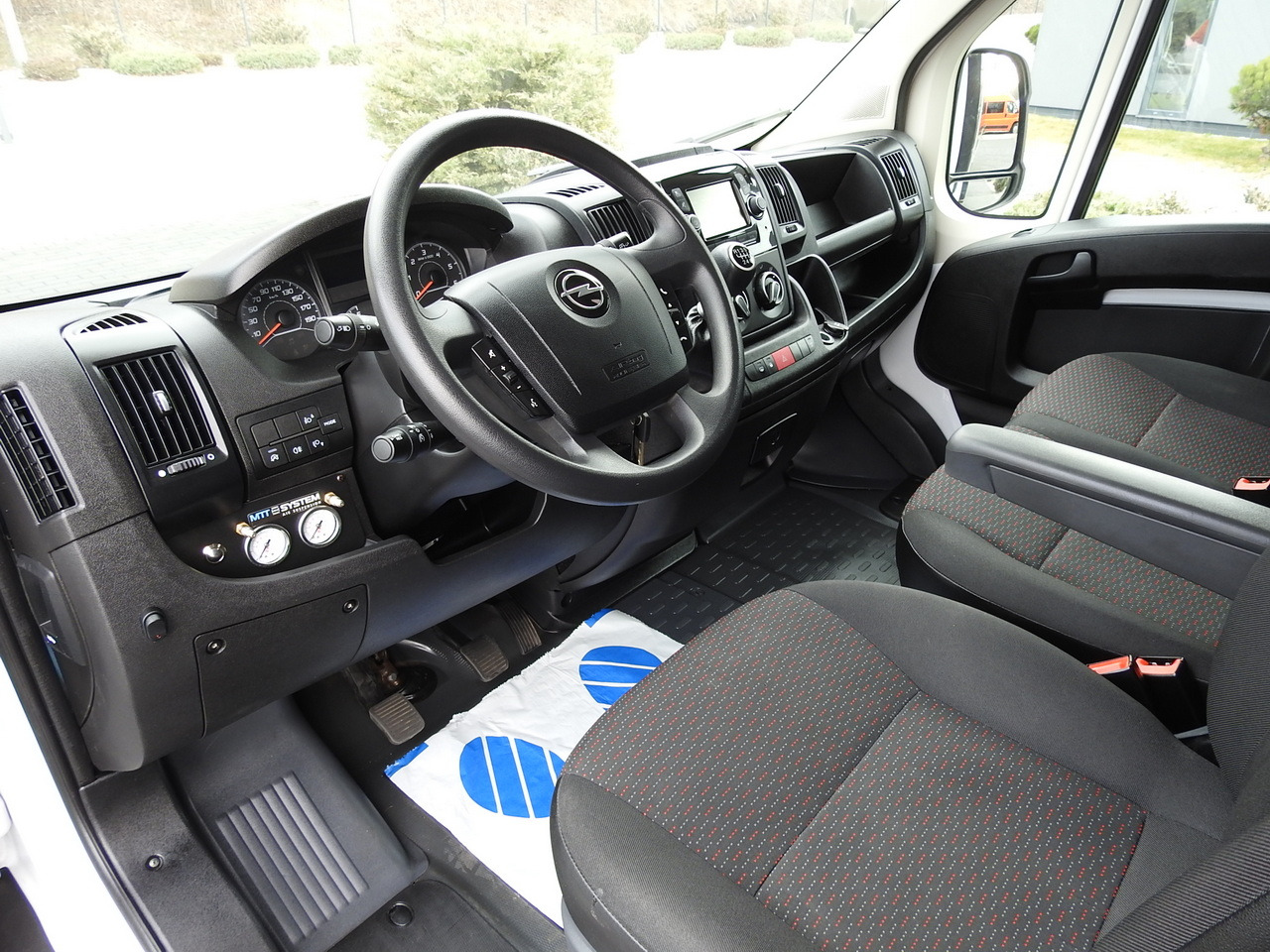 OPEL MOVANO TARPAULIN 10 PALLETS WEBASTO CRUISE CONTROL PNEUMATICS AIR CONDITIONING 165HP - Furgoneta con lona: foto 2 OPEL MOVANO TARPAULIN 10 PALLETS WEBASTO CRUISE CONTROL PNEUMATICS AIR CONDITIONING 165HP - Furgoneta con lona: foto 2