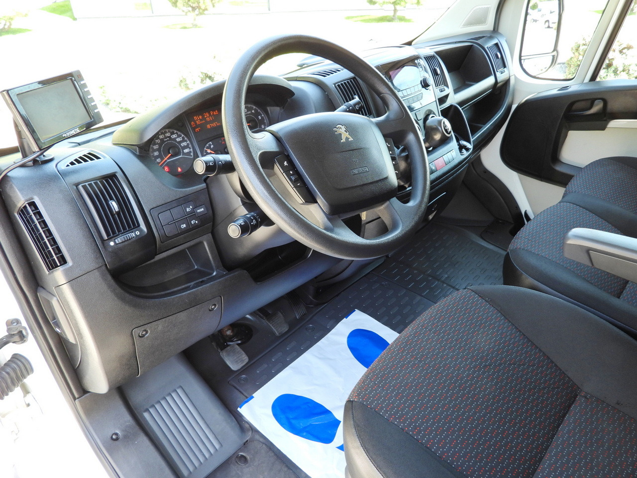 PEUGEOT BOXER BOX LIFT 8 PALLETS CRUISE CONTROL AIR CONDITIONING 130HP - Furgoneta caja cerrada: foto 2 PEUGEOT BOXER BOX LIFT 8 PALLETS CRUISE CONTROL AIR CONDITIONING 130HP - Furgoneta caja cerrada: foto 2