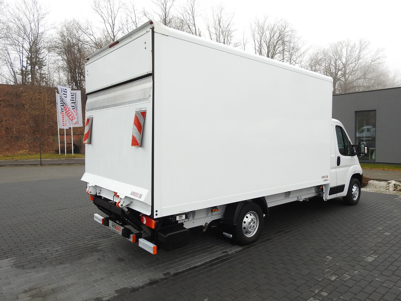 PEUGEOT BOXER BOX LIFT 8 PALLETS CRUISE CONTROL AIR CONDITIONING 140HP - Furgoneta caja cerrada: foto 3 PEUGEOT BOXER BOX LIFT 8 PALLETS CRUISE CONTROL AIR CONDITIONING 140HP - Furgoneta caja cerrada: foto 3