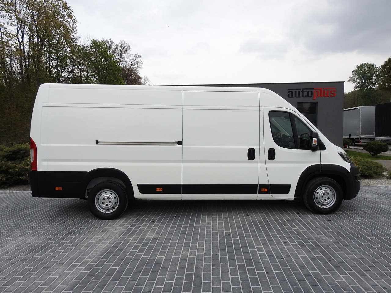 Leasing de PEUGEOT BOXER REFRIGERATOR VAN 0*C CRUISE CONTROL NAVIGATION AIR CONDITIONING 135HP PEUGEOT BOXER REFRIGERATOR VAN 0*C CRUISE CONTROL NAVIGATION AIR CONDITIONING 135HP: foto 7 Leasing de PEUGEOT BOXER REFRIGERATOR VAN 0*C CRUISE CONTROL NAVIGATION AIR CONDITIONING 135HP PEUGEOT BOXER REFRIGERATOR VAN 0*C CRUISE CONTROL NAVIGATION AIR CONDITIONING 135HP: foto 7