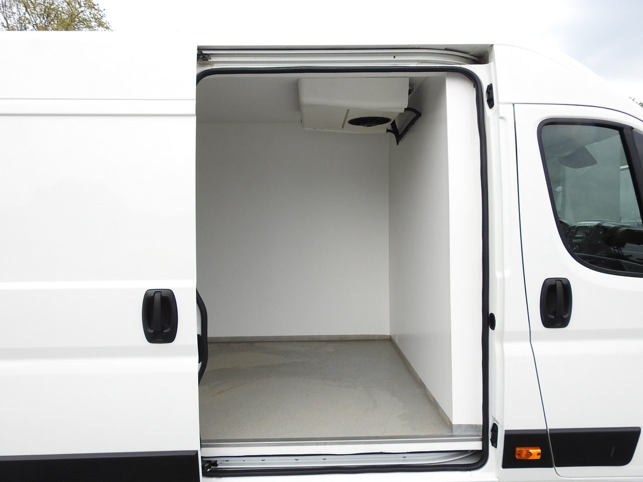 Leasing de PEUGEOT BOXER REFRIGERATOR VAN 0*C CRUISE CONTROL NAVIGATION AIR CONDITIONING 135HP PEUGEOT BOXER REFRIGERATOR VAN 0*C CRUISE CONTROL NAVIGATION AIR CONDITIONING 135HP: foto 20 Leasing de PEUGEOT BOXER REFRIGERATOR VAN 0*C CRUISE CONTROL NAVIGATION AIR CONDITIONING 135HP PEUGEOT BOXER REFRIGERATOR VAN 0*C CRUISE CONTROL NAVIGATION AIR CONDITIONING 135HP: foto 20