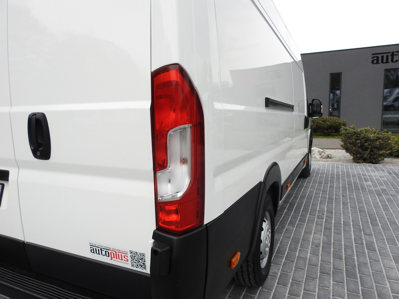 Leasing de PEUGEOT BOXER REFRIGERATOR VAN 0*C CRUISE CONTROL NAVIGATION AIR CONDITIONING 135HP PEUGEOT BOXER REFRIGERATOR VAN 0*C CRUISE CONTROL NAVIGATION AIR CONDITIONING 135HP: foto 18 Leasing de PEUGEOT BOXER REFRIGERATOR VAN 0*C CRUISE CONTROL NAVIGATION AIR CONDITIONING 135HP PEUGEOT BOXER REFRIGERATOR VAN 0*C CRUISE CONTROL NAVIGATION AIR CONDITIONING 135HP: foto 18