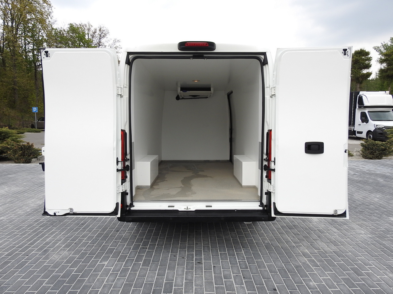 Leasing de PEUGEOT BOXER REFRIGERATOR VAN 0*C CRUISE CONTROL NAVIGATION AIR CONDITIONING 135HP PEUGEOT BOXER REFRIGERATOR VAN 0*C CRUISE CONTROL NAVIGATION AIR CONDITIONING 135HP: foto 12 Leasing de PEUGEOT BOXER REFRIGERATOR VAN 0*C CRUISE CONTROL NAVIGATION AIR CONDITIONING 135HP PEUGEOT BOXER REFRIGERATOR VAN 0*C CRUISE CONTROL NAVIGATION AIR CONDITIONING 135HP: foto 12