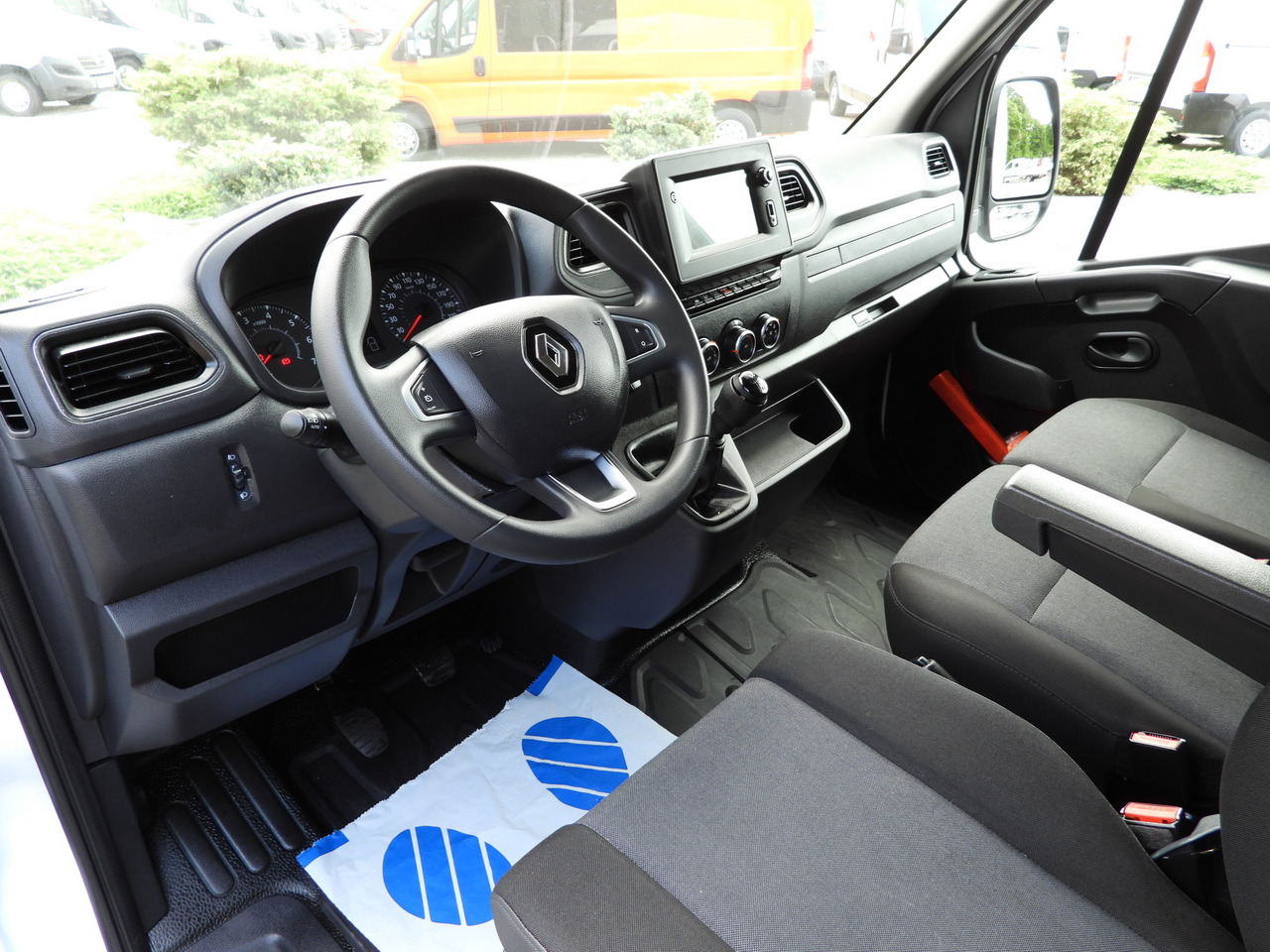 RENAULT MASTER BOX 8 PALLETS CRUISE CONTROL LED LIGHTS AIR CONDITIONING 165HP - Furgoneta caja cerrada: foto 2 RENAULT MASTER BOX 8 PALLETS CRUISE CONTROL LED LIGHTS AIR CONDITIONING 165HP - Furgoneta caja cerrada: foto 2