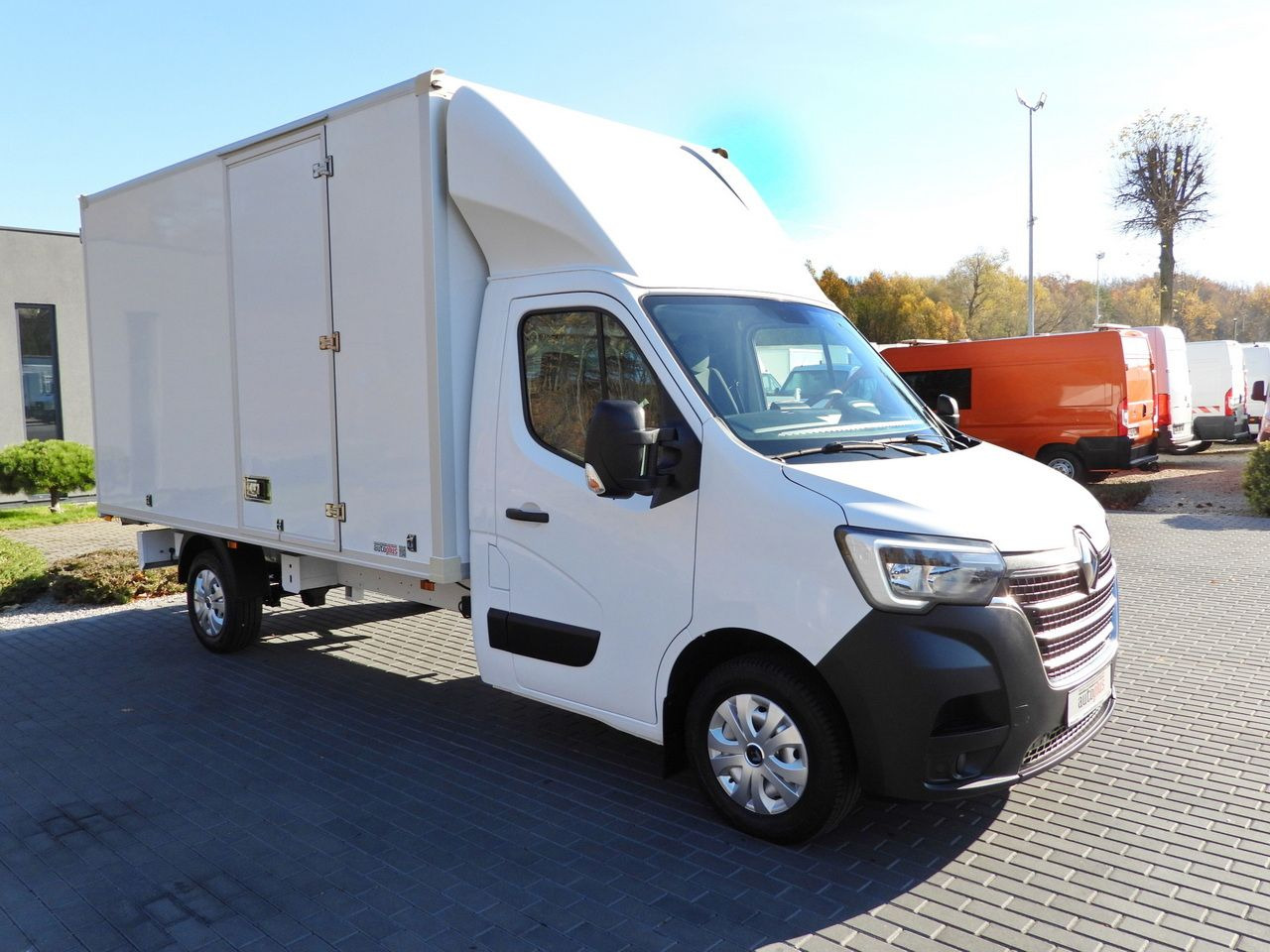 RENAULT MASTER BOX 8 PALLETS CRUISE CONTROL NAVIGATION LED LIGHTS AIR CONDITIONING 145HP - Furgoneta caja cerrada: foto 4 RENAULT MASTER BOX 8 PALLETS CRUISE CONTROL NAVIGATION LED LIGHTS AIR CONDITIONING 145HP - Furgoneta caja cerrada: foto 4