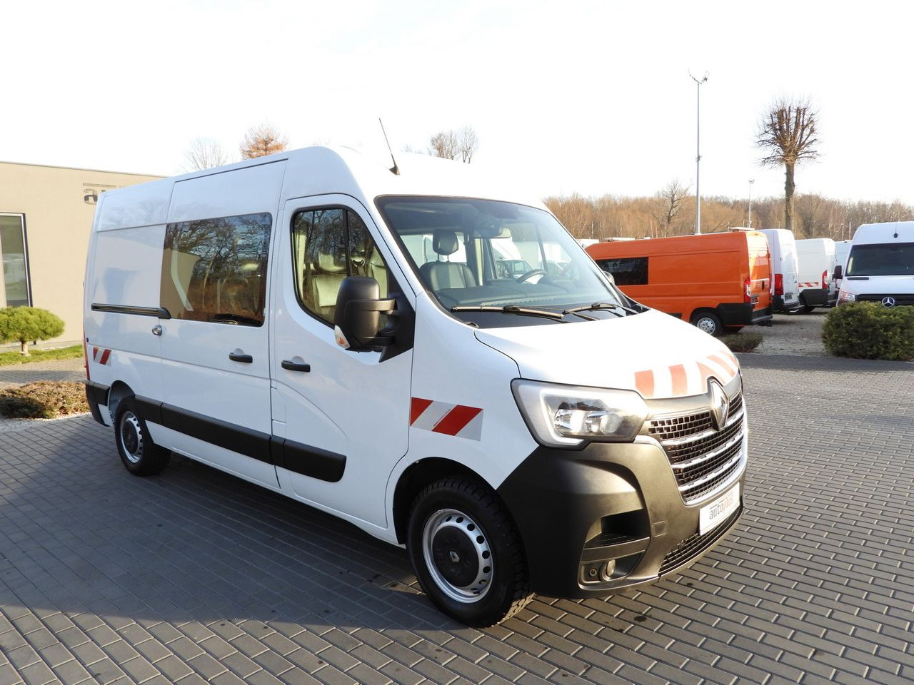 RENAULT MASTER BOX DELIVERY VAN 7 SEATS CRUISE CONTROL LED LIGHTS AIR CONDITIONING 145HP - Furgón: foto 4 RENAULT MASTER BOX DELIVERY VAN 7 SEATS CRUISE CONTROL LED LIGHTS AIR CONDITIONING 145HP - Furgón: foto 4
