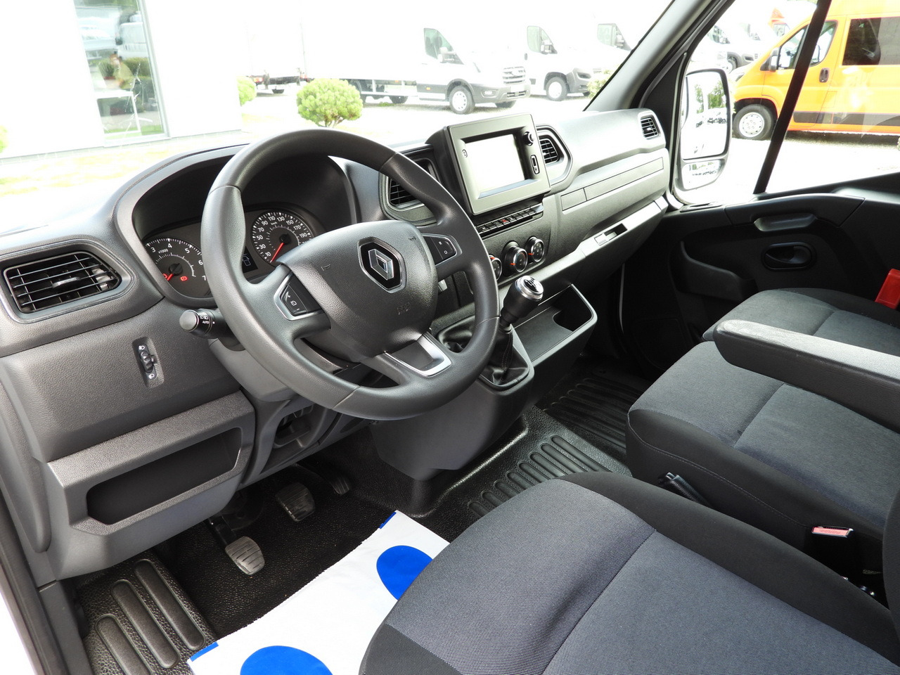 RENAULT MASTER BOX DELIVERY VAN 7 SEATS CRUISE CONTROL NAVIGATION LED LIGHTS AIR CONDITIONING 135HP - Furgón: foto 2 RENAULT MASTER BOX DELIVERY VAN 7 SEATS CRUISE CONTROL NAVIGATION LED LIGHTS AIR CONDITIONING 135HP - Furgón: foto 2