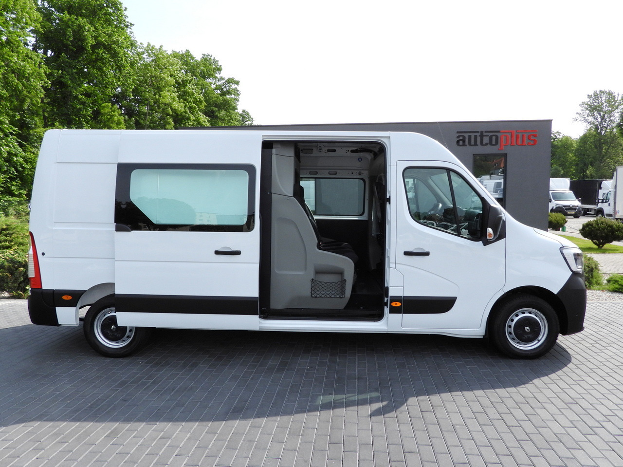 Furgón RENAULT MASTER BOX DELIVERY VAN 7 SEATS CRUISE CONTROL NAVIGATION LED LIGHTS AIR CONDITIONING 140HP: foto 8 Furgón RENAULT MASTER BOX DELIVERY VAN 7 SEATS CRUISE CONTROL NAVIGATION LED LIGHTS AIR CONDITIONING 140HP: foto 8