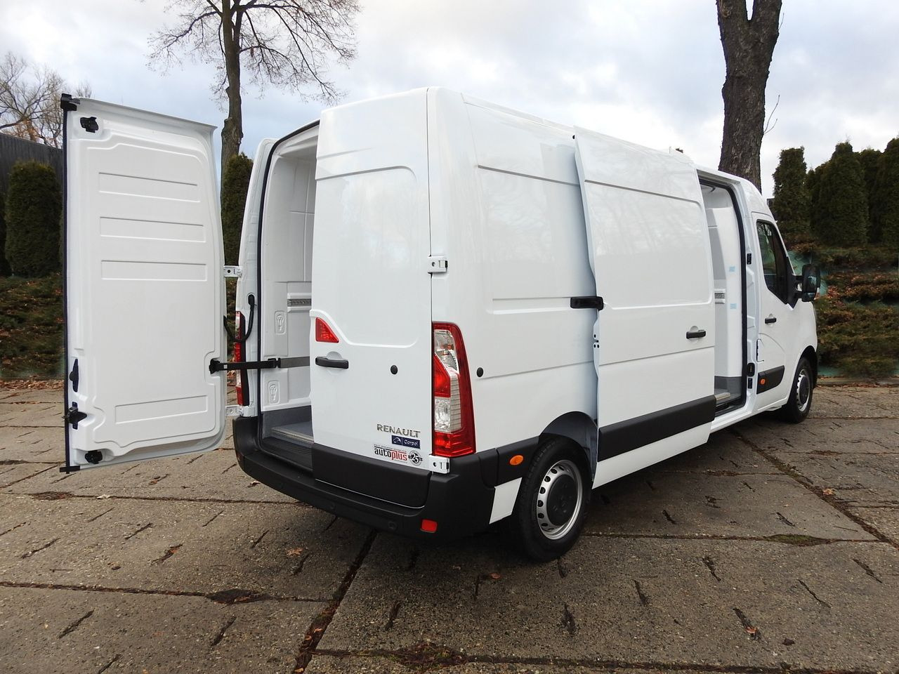 RENAULT MASTER NEW REFRIGERATOR VAN -10*C AIR CONDITIONING MANUFACTURERS 135HP - Furgoneta frigorifica: foto 3 RENAULT MASTER NEW REFRIGERATOR VAN -10*C AIR CONDITIONING MANUFACTURERS 135HP - Furgoneta frigorifica: foto 3
