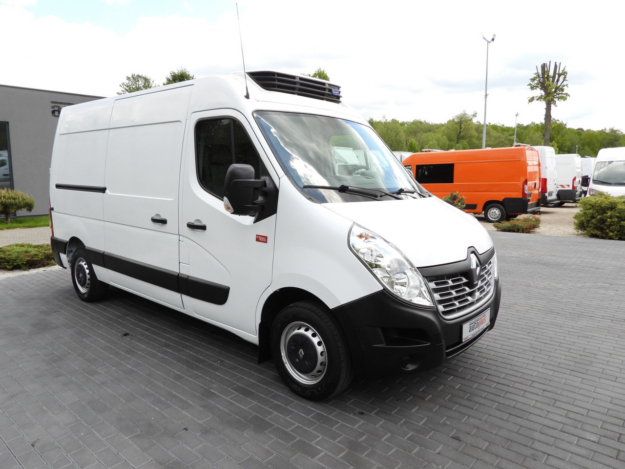 RENAULT MASTER REFRIGERATOR VAN -20*C POWER SUPPLY 230V CRUISE CONTROL AIR CONDITIONING 145HP - Furgoneta frigorifica: foto 4 RENAULT MASTER REFRIGERATOR VAN -20*C POWER SUPPLY 230V CRUISE CONTROL AIR CONDITIONING 145HP - Furgoneta frigorifica: foto 4