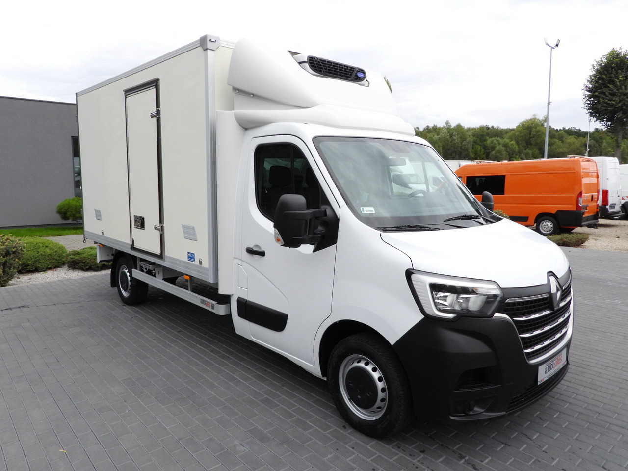 RENAULT MASTER REGRIGERATOR BOX 1*C LED LIGHTS AIR CONDITIONING 165HP - Furgoneta frigorifica: foto 4 RENAULT MASTER REGRIGERATOR BOX 1*C LED LIGHTS AIR CONDITIONING 165HP - Furgoneta frigorifica: foto 4