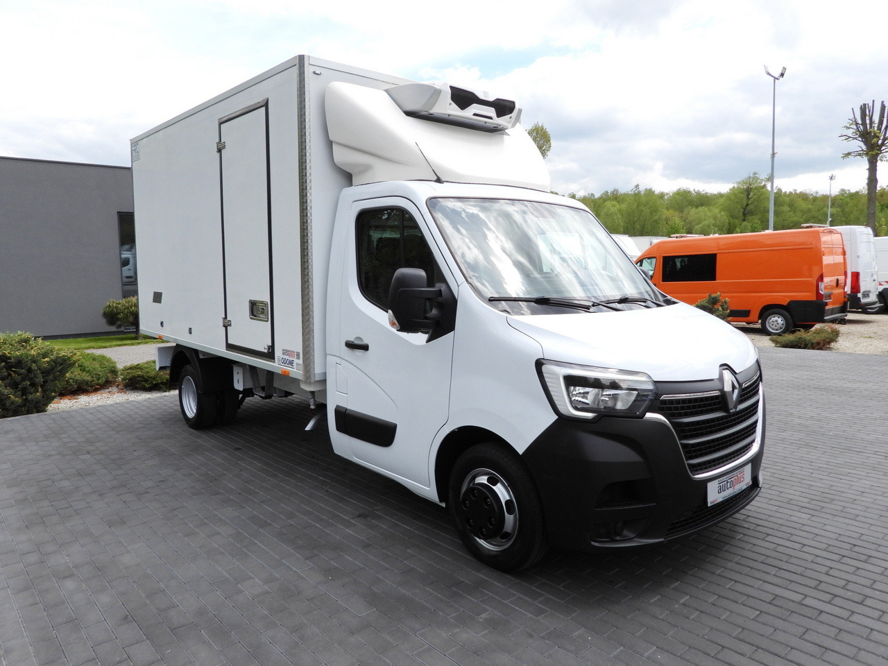 RENAULT MASTER REGRIGERATOR BOX -10*C CRUISE CONTROL LED LIGHTS TWIN WHEELS AIR CONDITIONING 145HP - Furgoneta frigorifica: foto 4 RENAULT MASTER REGRIGERATOR BOX -10*C CRUISE CONTROL LED LIGHTS TWIN WHEELS AIR CONDITIONING 145HP - Furgoneta frigorifica: foto 4
