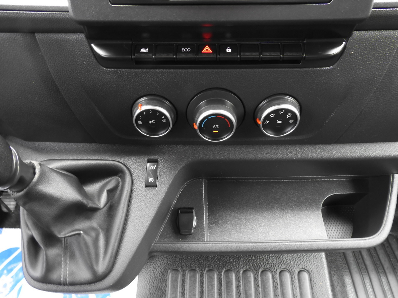 Furgoneta caja abierta RENAULT MASTER STAKE BODY CRUISE CONTROL AIR CONDITIONING LED LIGHTS TWIN WHEELS  130HP: foto 27 Furgoneta caja abierta RENAULT MASTER STAKE BODY CRUISE CONTROL AIR CONDITIONING LED LIGHTS TWIN WHEELS  130HP: foto 27