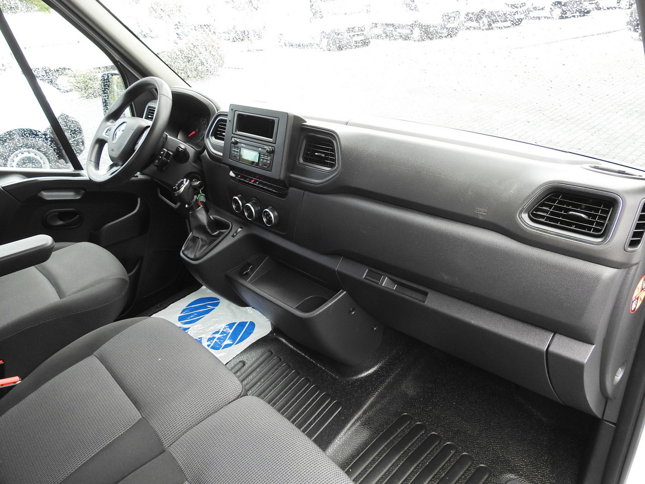 Furgoneta caja abierta RENAULT MASTER STAKE BODY CRUISE CONTROL AIR CONDITIONING LED LIGHTS TWIN WHEELS  130HP: foto 29 Furgoneta caja abierta RENAULT MASTER STAKE BODY CRUISE CONTROL AIR CONDITIONING LED LIGHTS TWIN WHEELS  130HP: foto 29