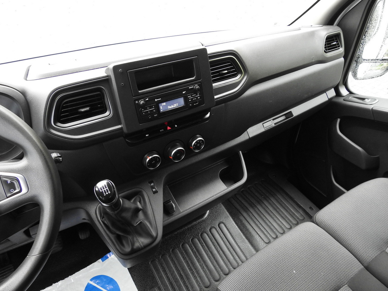 Furgoneta caja abierta RENAULT MASTER STAKE BODY CRUISE CONTROL AIR CONDITIONING LED LIGHTS TWIN WHEELS  130HP: foto 25 Furgoneta caja abierta RENAULT MASTER STAKE BODY CRUISE CONTROL AIR CONDITIONING LED LIGHTS TWIN WHEELS  130HP: foto 25