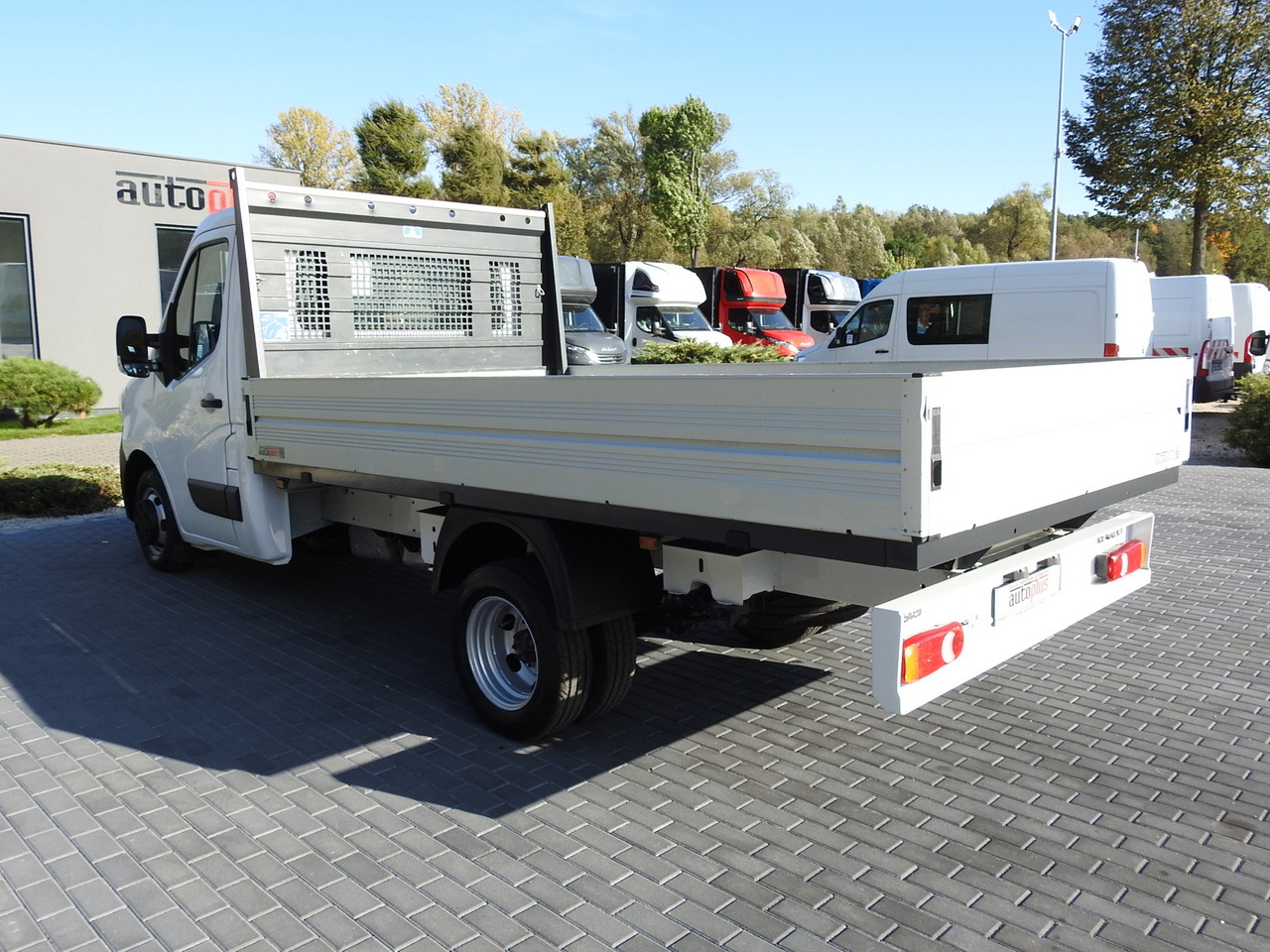 Furgoneta caja abierta RENAULT MASTER STAKE BODY CRUISE CONTROL AIR CONDITIONING LED LIGHTS TWIN WHEELS  130HP: foto 9 Furgoneta caja abierta RENAULT MASTER STAKE BODY CRUISE CONTROL AIR CONDITIONING LED LIGHTS TWIN WHEELS  130HP: foto 9