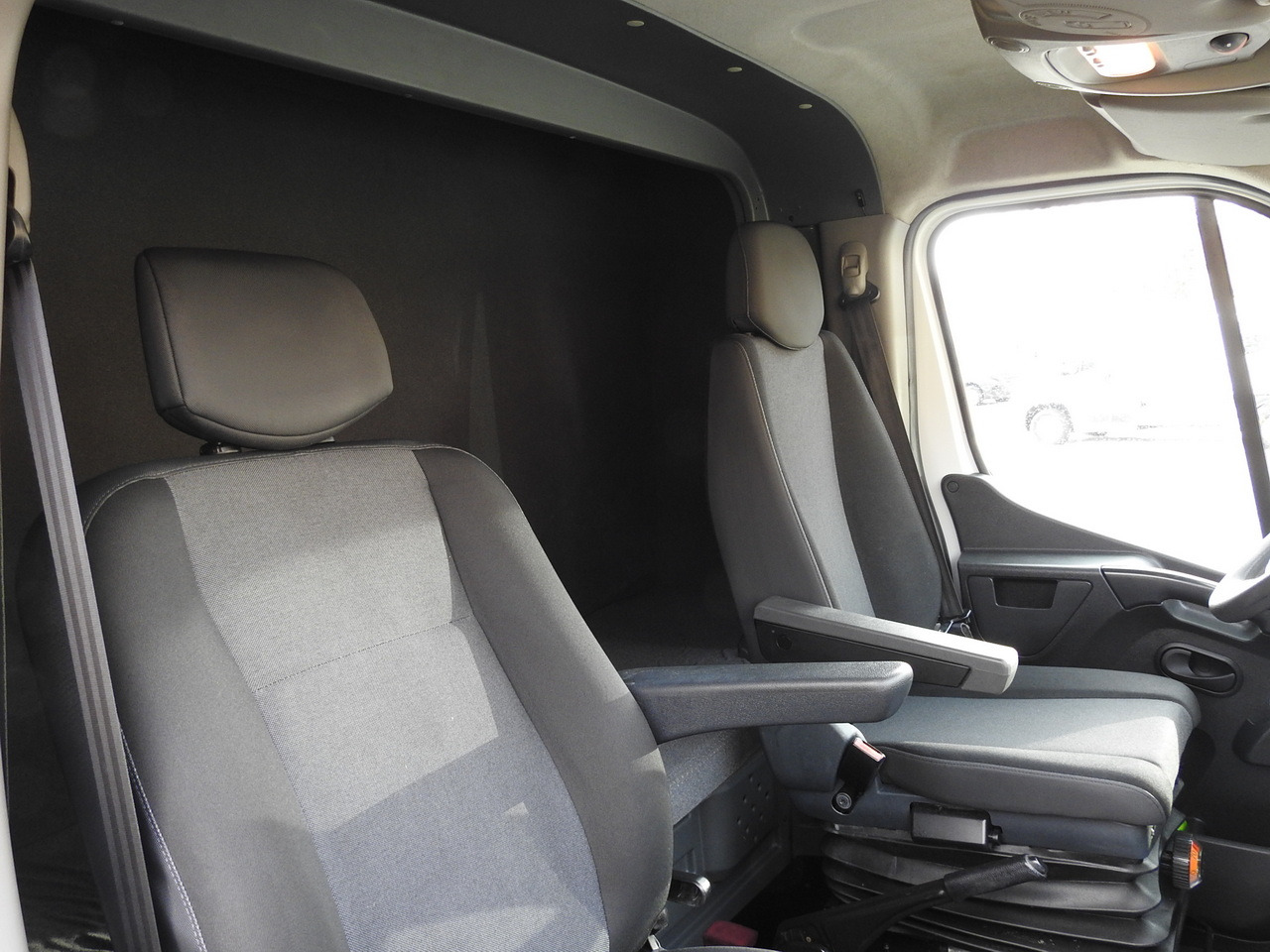 Furgoneta con lona RENAULT MASTER TARPAULIN 10 PALLETS WEBASTO CRUISE CONTROL AIR CONDITIONING PNEUMATICS AUTOMATIC TRANSMISSION   170HP: foto 38