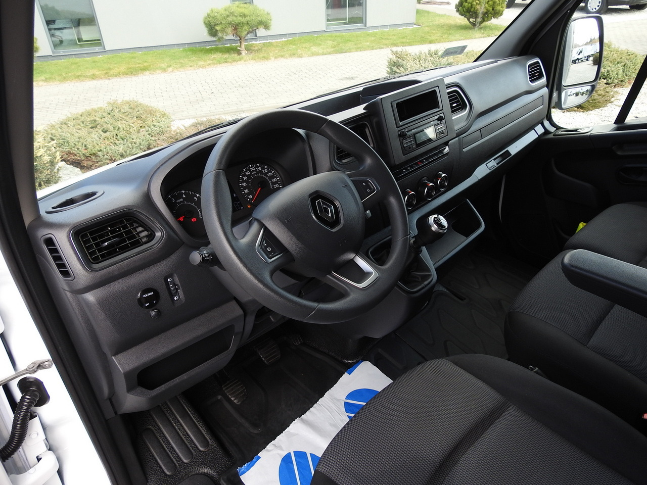 RENAULT MASTER TARPAULIN 10 PALLETS WEBASTO CRUISE CONTROL LED LIGHTS PNEUMATICS AIR CONDITIONING 165HP - Furgoneta con lona: foto 2 RENAULT MASTER TARPAULIN 10 PALLETS WEBASTO CRUISE CONTROL LED LIGHTS PNEUMATICS AIR CONDITIONING 165HP - Furgoneta con lona: foto 2