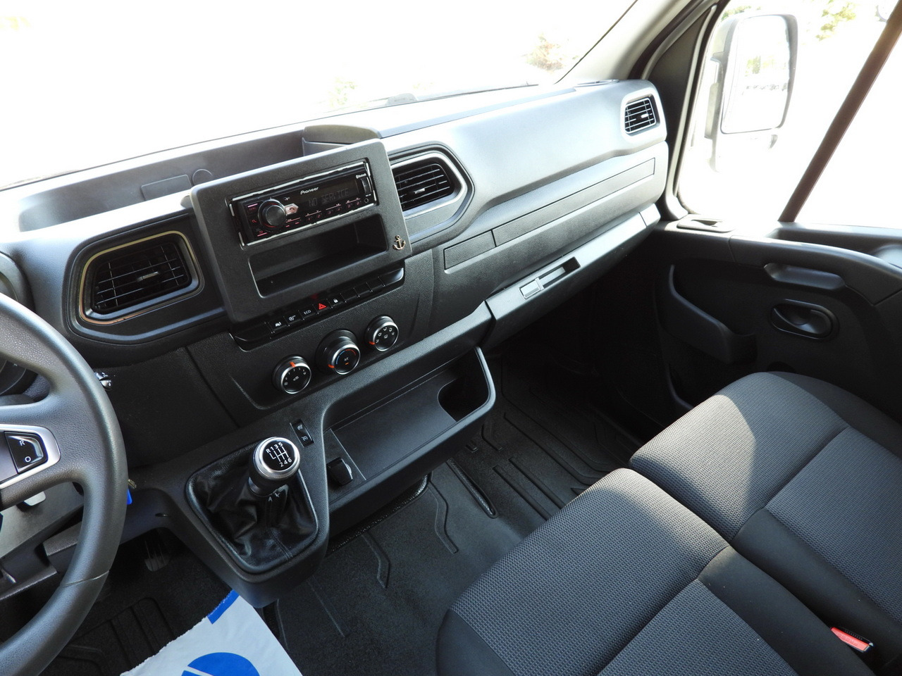 Furgoneta con lona RENAULT MASTER TARPAULIN 10 PALLETS WEBASTO CRUISE CONTROL LED LIGHTS PNEUMATICS AIR CONDITIONING 165HP: foto 32 Furgoneta con lona RENAULT MASTER TARPAULIN 10 PALLETS WEBASTO CRUISE CONTROL LED LIGHTS PNEUMATICS AIR CONDITIONING 165HP: foto 32