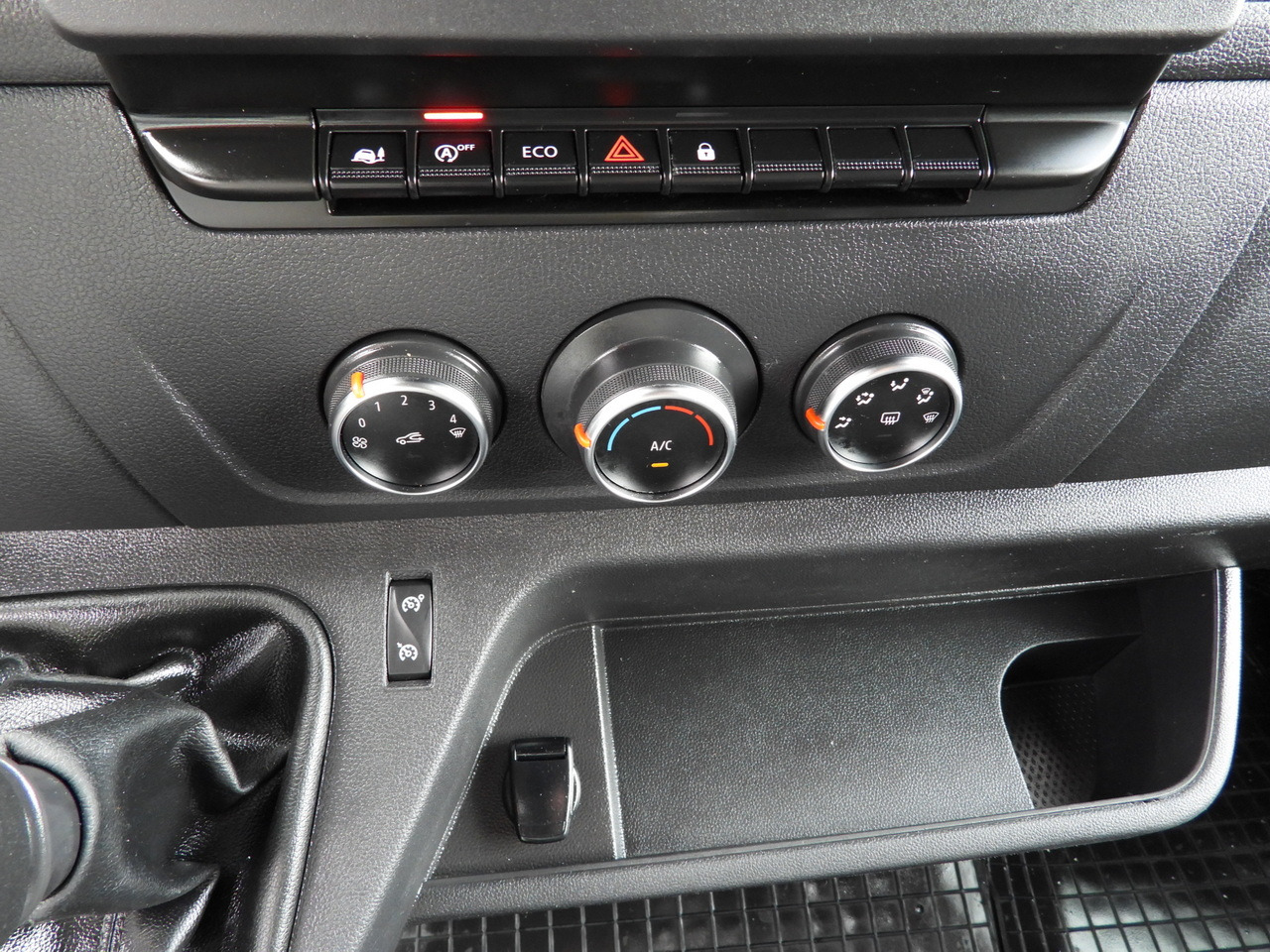 Furgoneta con lona RENAULT MASTER TARPAULIN 10 PALLETS WEBASTO CRUISE CONTROL LED LIGHTS PNEUMATICS AIR CONDITIONING 165HP: foto 34 Furgoneta con lona RENAULT MASTER TARPAULIN 10 PALLETS WEBASTO CRUISE CONTROL LED LIGHTS PNEUMATICS AIR CONDITIONING 165HP: foto 34