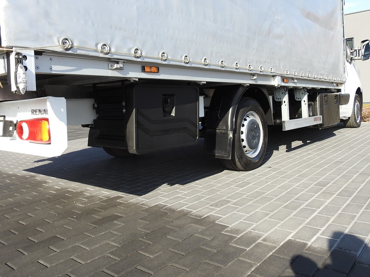 Furgoneta con lona RENAULT MASTER  TARPAULIN 10 PALLETS WEBASTO CRUISE CONTROL LED LIGHTS PNEUMATICS AIR CONDITIONING  165HP: foto 17