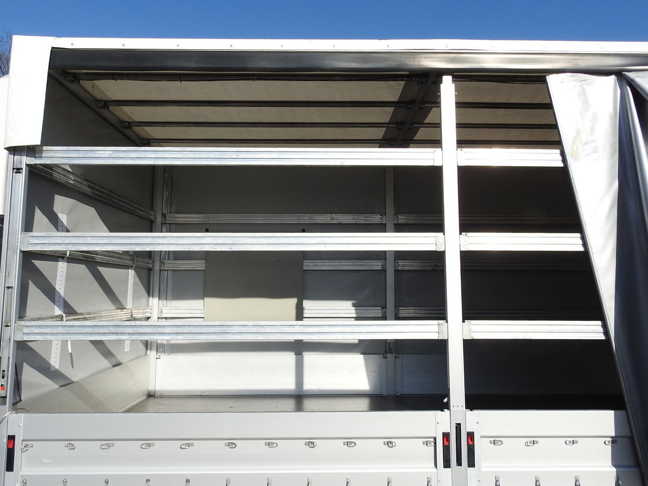 Furgoneta con lona RENAULT MASTER  TARPAULIN 10 PALLETS WEBASTO CRUISE CONTROL LED LIGHTS PNEUMATICS AIR CONDITIONING  165HP: foto 24