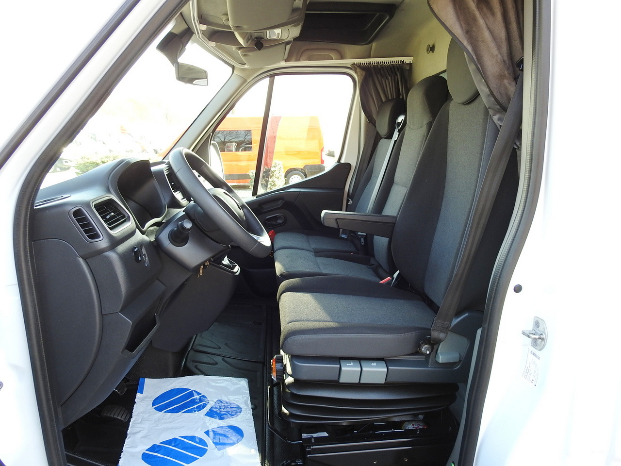 Furgoneta con lona RENAULT MASTER  TARPAULIN 10 PALLETS WEBASTO CRUISE CONTROL LED LIGHTS PNEUMATICS AIR CONDITIONING  165HP: foto 27